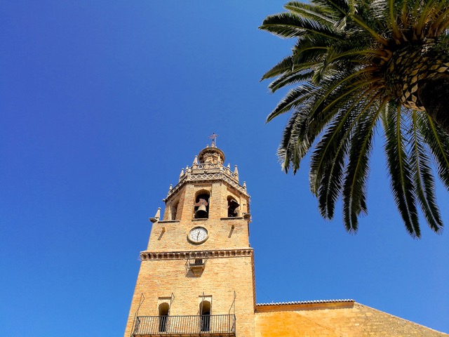 La iglesia de Santa María la Mayor, Ronda. Photo © snobb.net